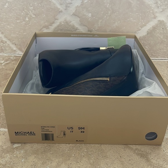 Michael Kors Winslow Open Toe - Picture 5 of 5